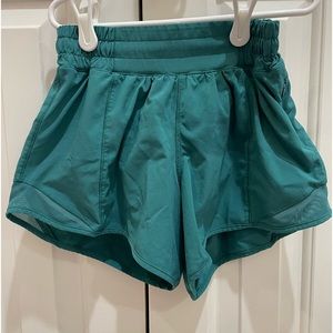 LULULEMON hottie hot size 2 , 4inch shorts
